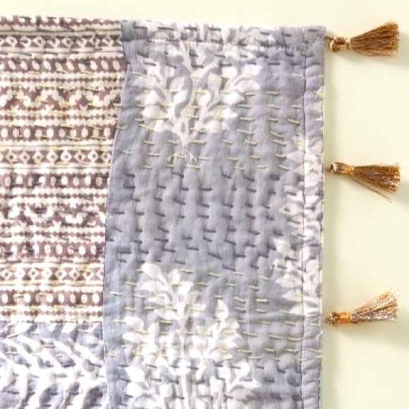 New in Package Anthropologie Heritage Kantha Placemat-Gray Motif - Picture 2 of 8